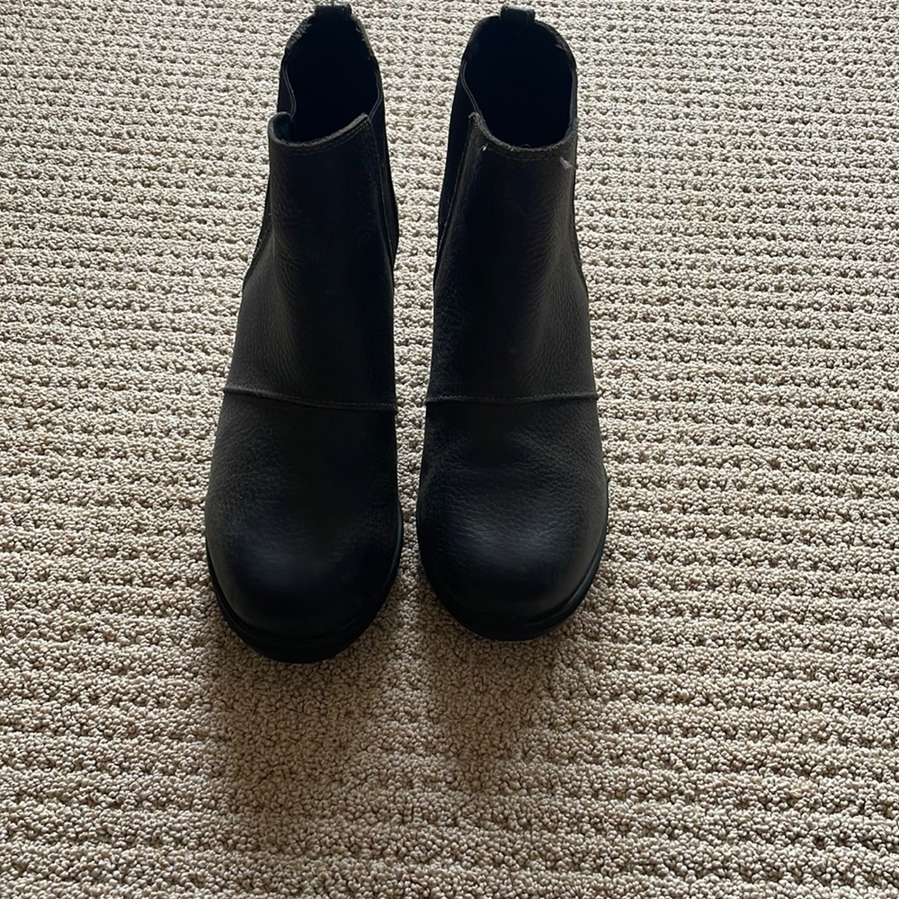 Sorel booties- black